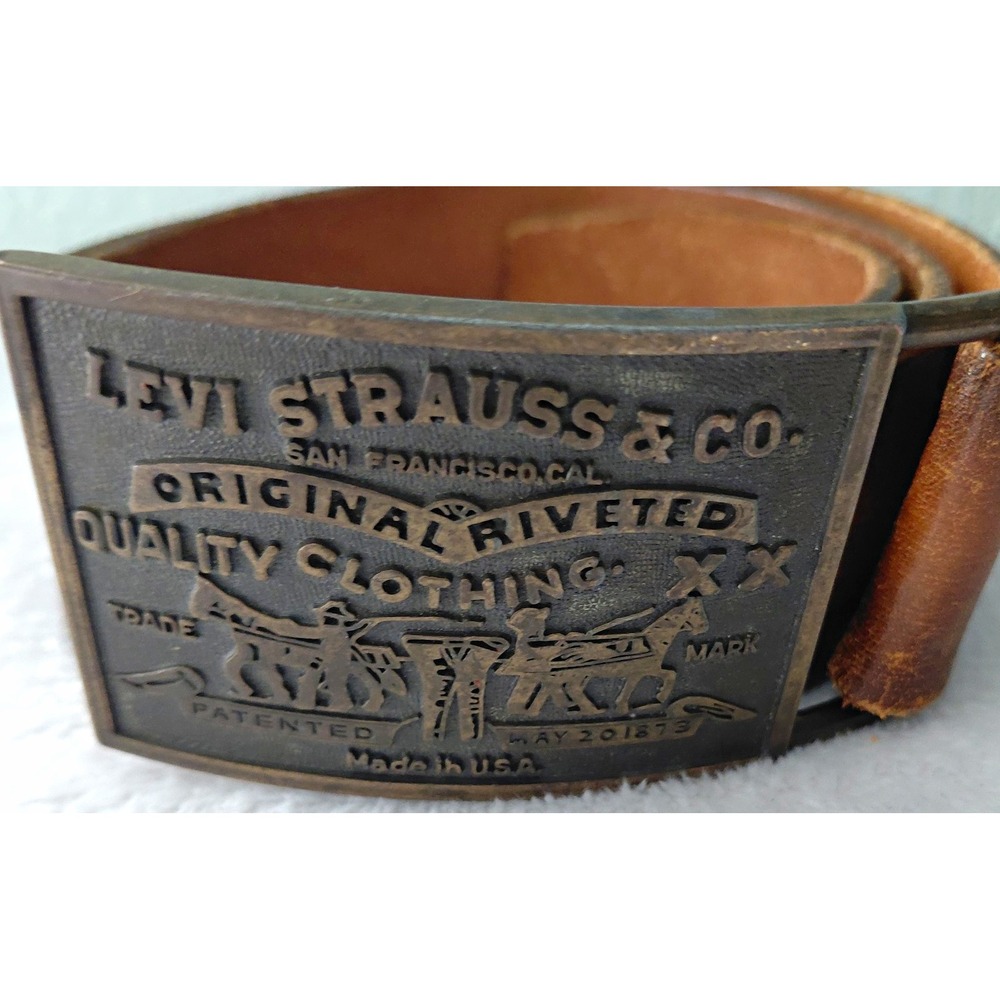 Levi Strauss & Co Brown Leather Belt Rectangular Logo Buckle 1.5in Sz 32 USA